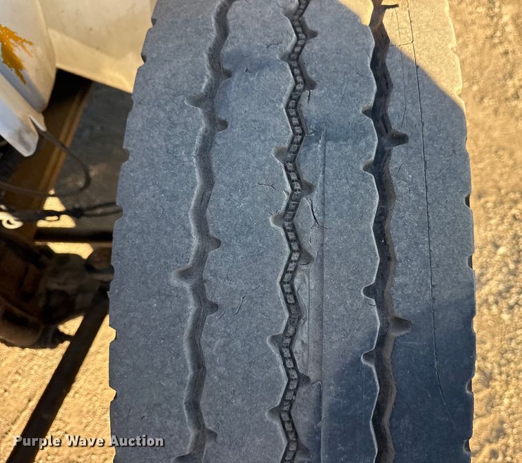 image for item EG2073 2010 International 4300 flatbed truck