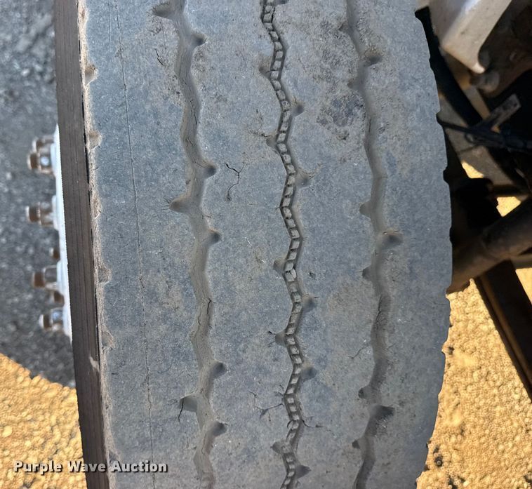 image for item EG2073 2010 International 4300 flatbed truck