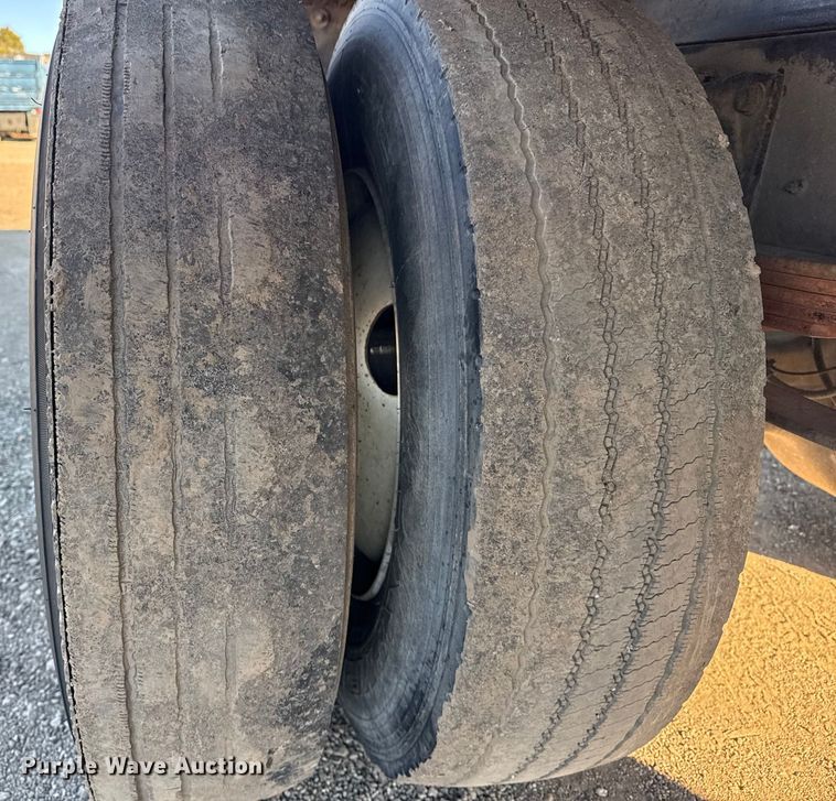 image for item EG2073 2010 International 4300 flatbed truck