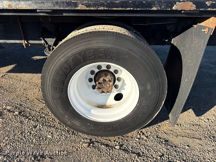 image for item EG2073 2010 International 4300 flatbed truck