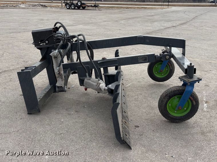 image for item EI5708 2025 Giyi GR87 skid steer grader