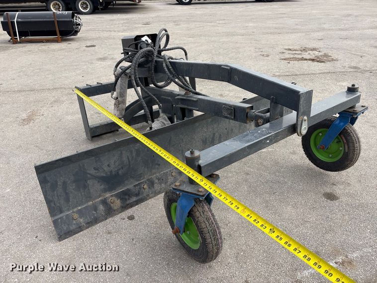 image for item EI5708 2025 Giyi GR87 skid steer grader