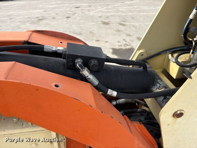 image for item EI5709 2002 JLG 600A boom lift