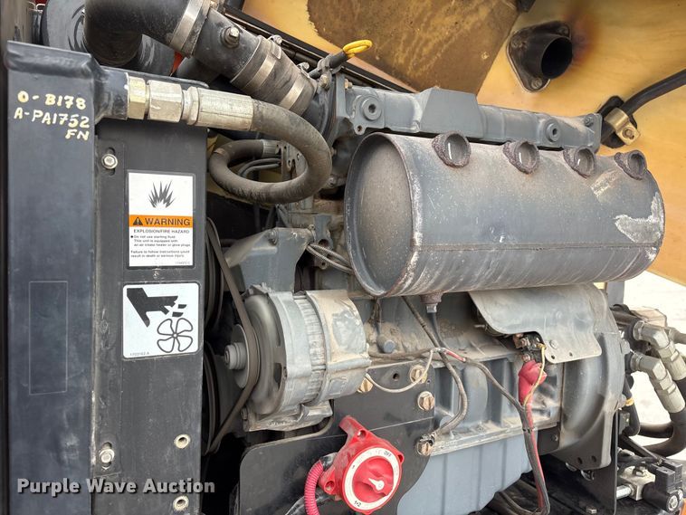 image for item EI5709 2002 JLG 600A boom lift