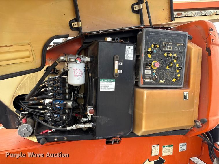 image for item EI5709 2002 JLG 600A boom lift