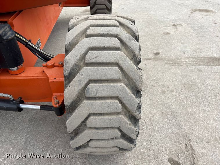 image for item EI5709 2002 JLG 600A boom lift