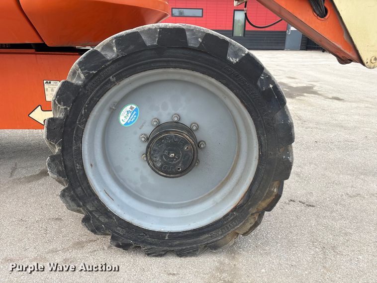 image for item EI5709 2002 JLG 600A boom lift