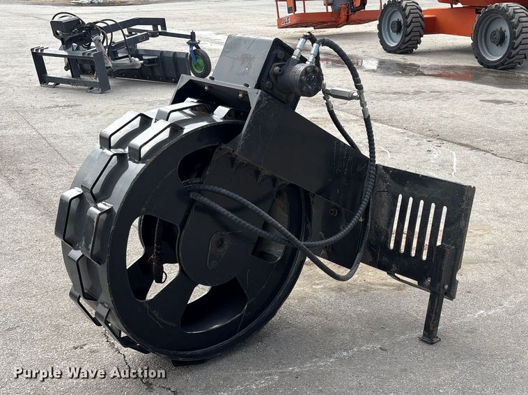 image for item EI5711 2025 Giyi GY-SCW12 skid steer steering compactor wheel