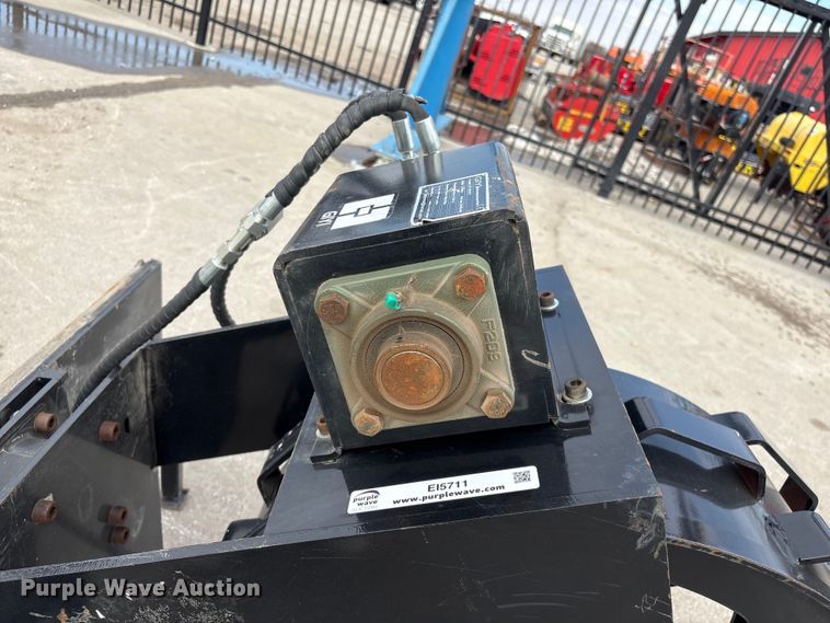 image for item EI5711 2025 Giyi GY-SCW12 skid steer steering compactor wheel