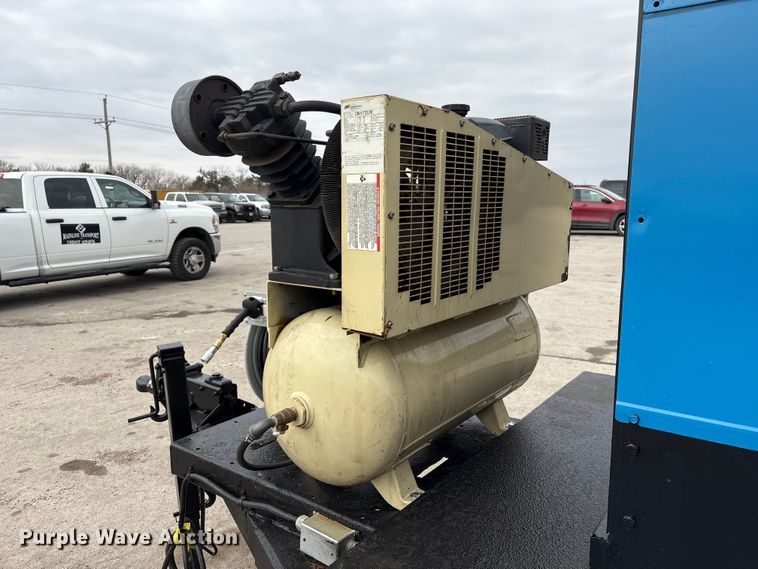 image for item EI5712 2011 Miller Big Blue 500D welder/generator