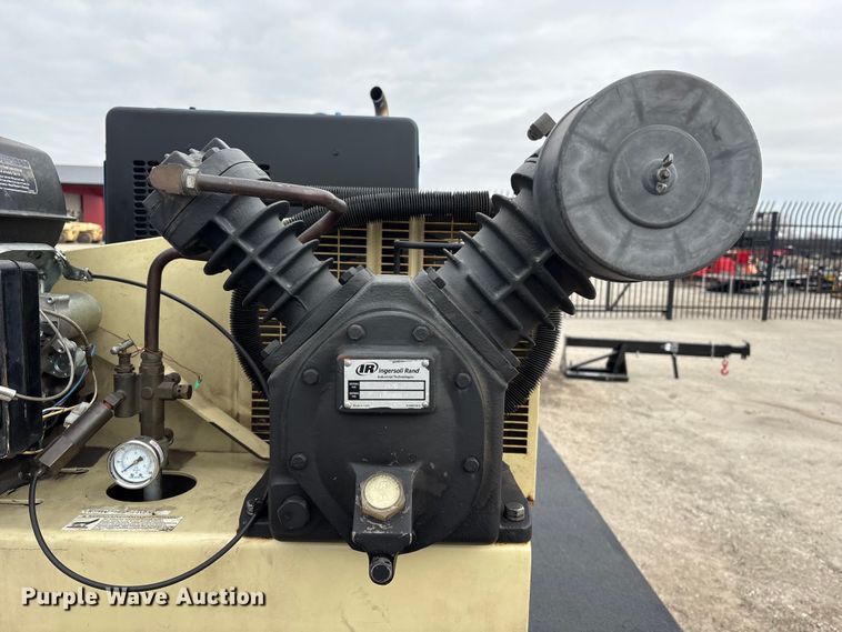 image for item EI5712 2011 Miller Big Blue 500D welder/generator