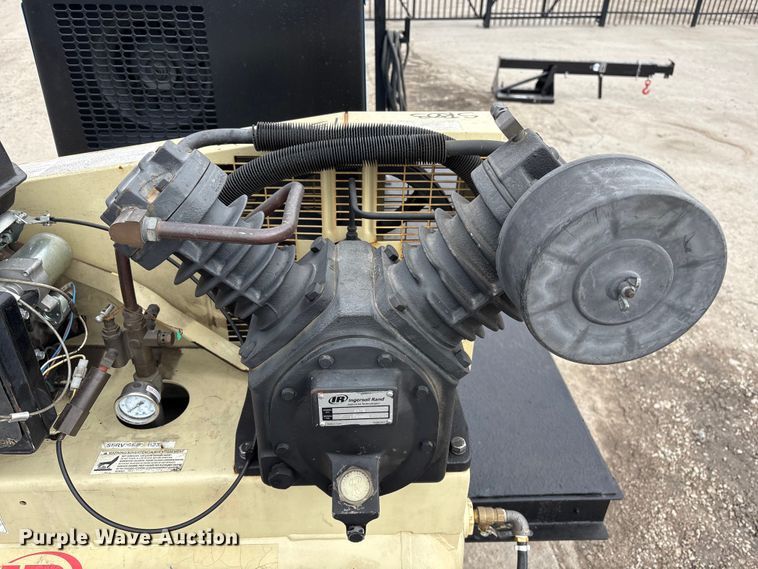 image for item EI5712 2011 Miller Big Blue 500D welder/generator