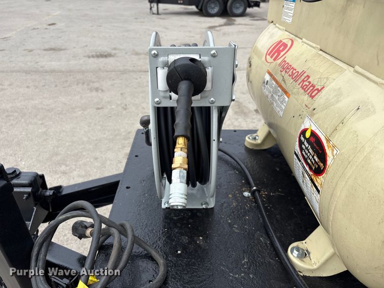 image for item EI5712 2011 Miller Big Blue 500D welder/generator