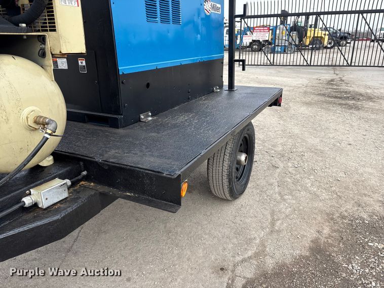 image for item EI5712 2011 Miller Big Blue 500D welder/generator