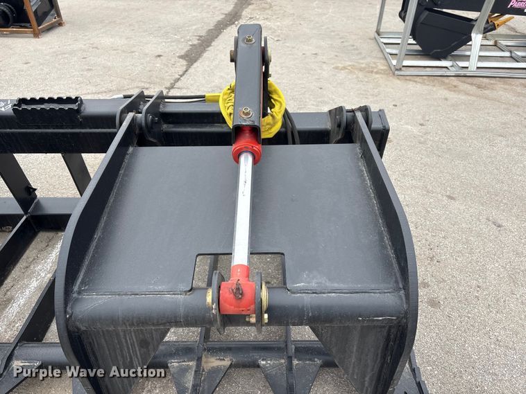 image for item EI5727 Skid steer grapple bucket