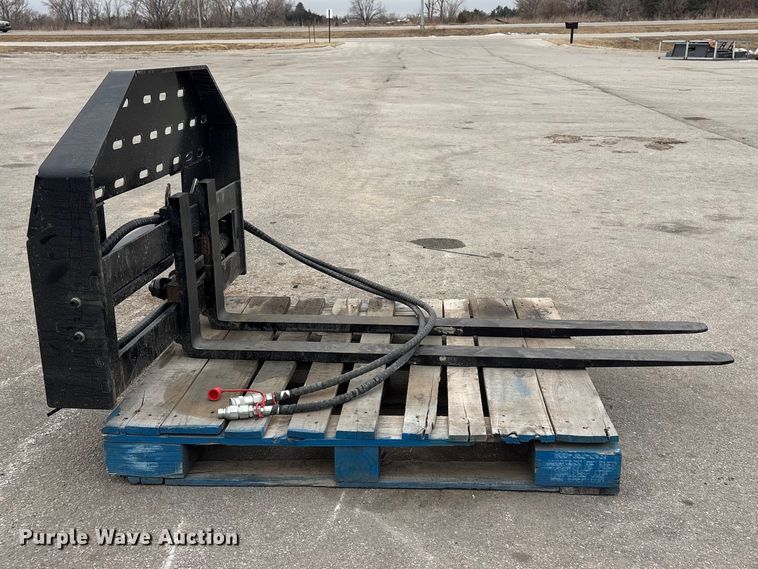 image for item EI5730 2025 Giyi SF60 skid steer forks