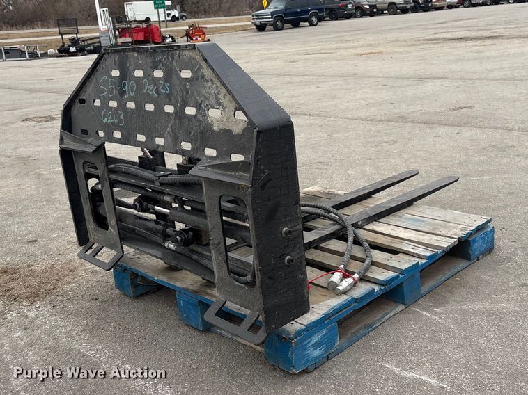 image for item EI5730 2025 Giyi SF60 skid steer forks