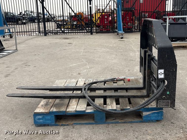 image for item EI5730 2025 Giyi SF60 skid steer forks