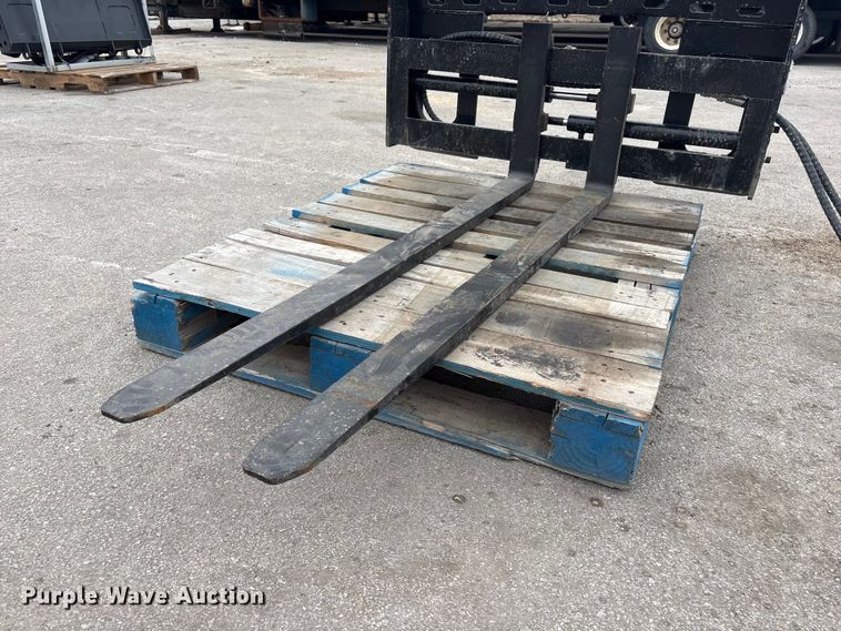 image for item EI5730 2025 Giyi SF60 skid steer forks