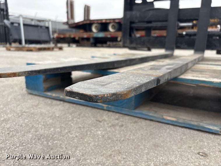 image for item EI5730 2025 Giyi SF60 skid steer forks