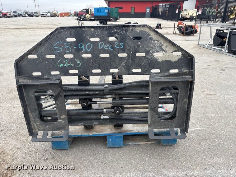 image for item EI5730 2025 Giyi SF60 skid steer forks