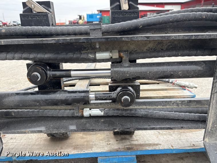 image for item EI5730 2025 Giyi SF60 skid steer forks