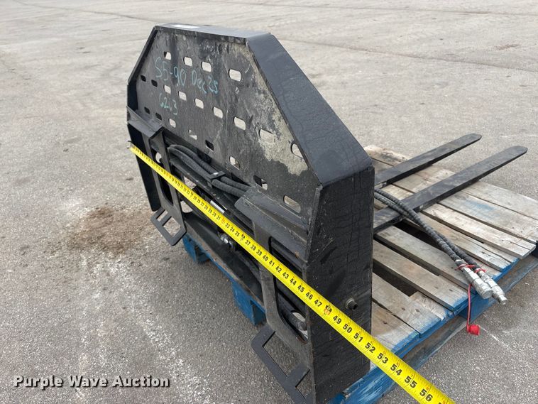 image for item EI5730 2025 Giyi SF60 skid steer forks