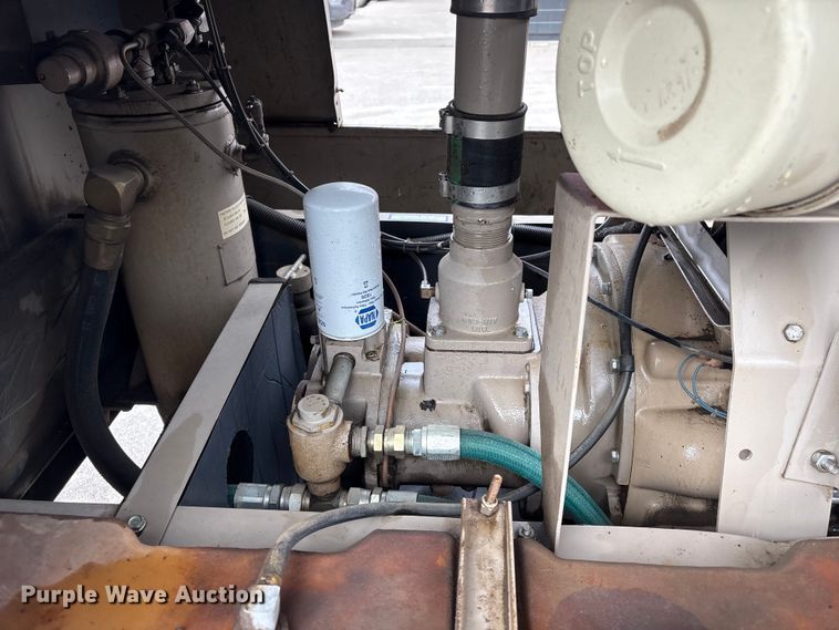 image for item EI5735 1996 LeRoi XQ185DJ-E air compressor