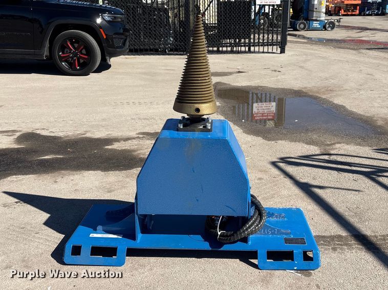 image for item EI5740 2025 Giyi LS43  skid steer spiral log splitter