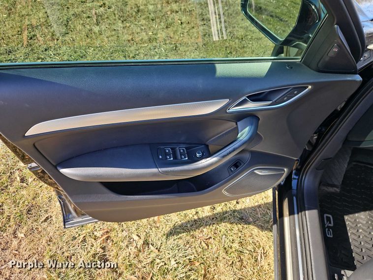 image for item EO4991 2015 Audi Q3 SUV