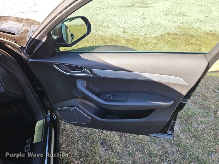 image for item EO4991 2015 Audi Q3 SUV