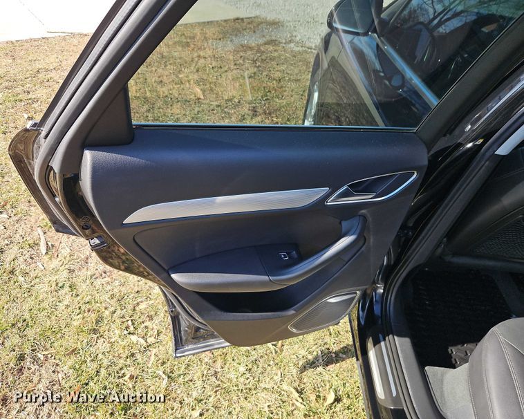 image for item EO4991 2015 Audi Q3 SUV