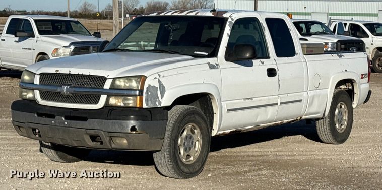 image for item EP2899 2004 Chevrolet Silverado 1500 Ext. Cab pickup truck
