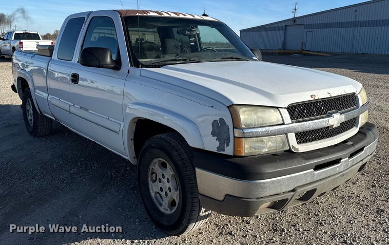 image for item EP2899 2004 Chevrolet Silverado 1500 Ext. Cab pickup truck