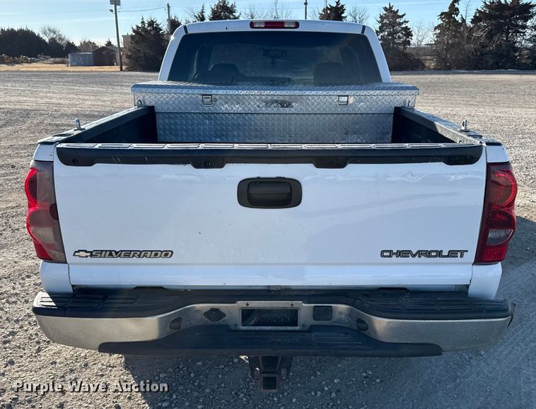 image for item EP2899 2004 Chevrolet Silverado 1500 Ext. Cab pickup truck