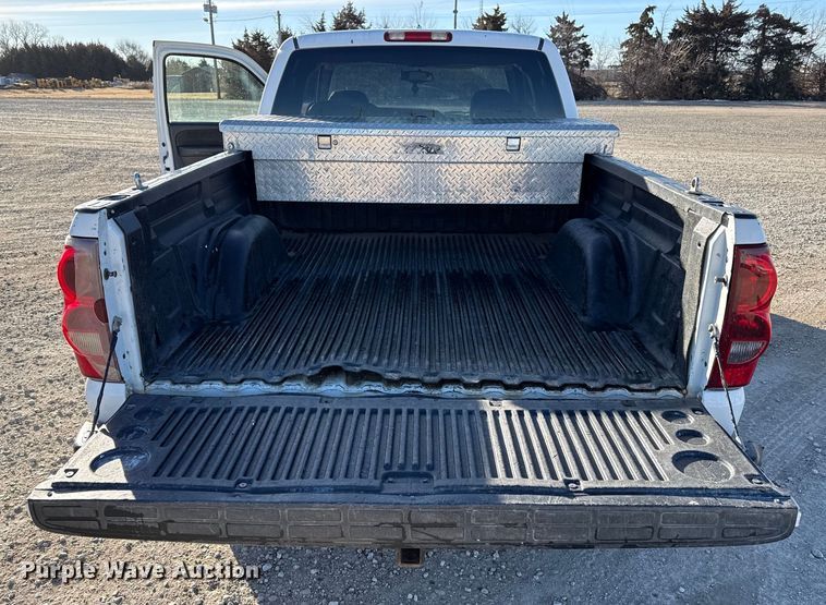 image for item EP2899 2004 Chevrolet Silverado 1500 Ext. Cab pickup truck