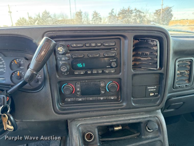 image for item EP2899 2004 Chevrolet Silverado 1500 Ext. Cab pickup truck