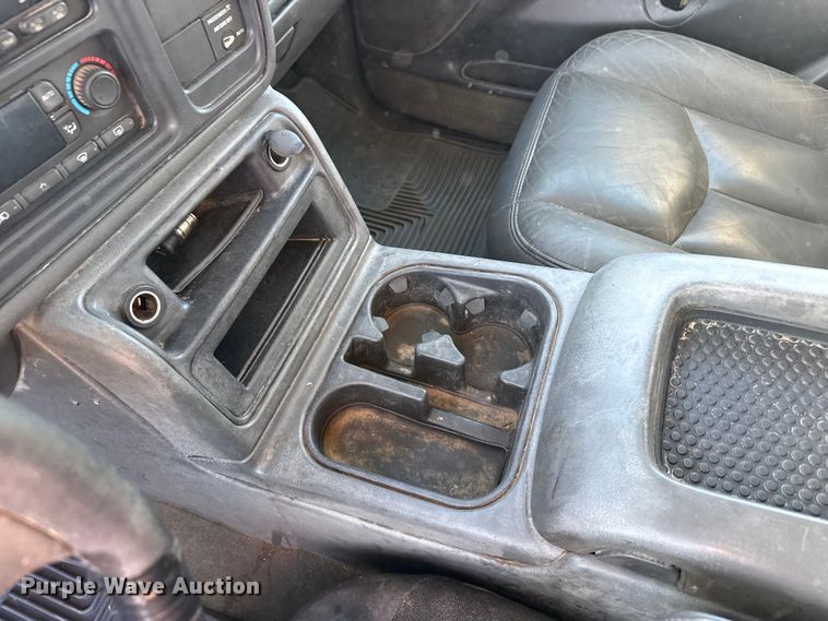 image for item EP2899 2004 Chevrolet Silverado 1500 Ext. Cab pickup truck