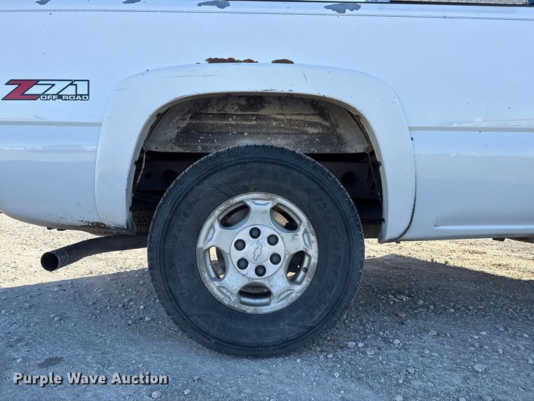 image for item EP2899 2004 Chevrolet Silverado 1500 Ext. Cab pickup truck