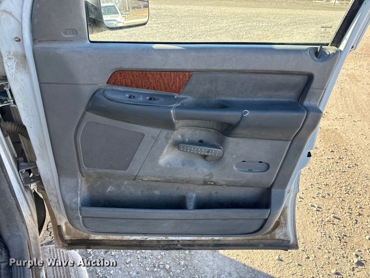 image for item EP2901 2006 Dodge Ram 2500 Ext. Cab pickup truck