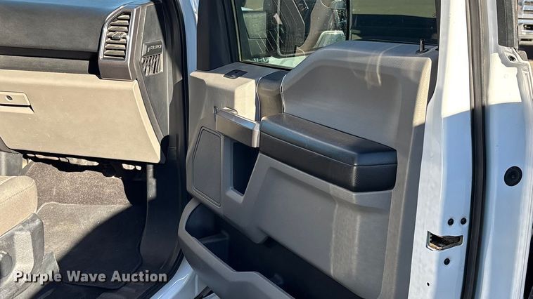 image for item ER7512 2019 Ford F150 XLT Crew Cab pickup truck