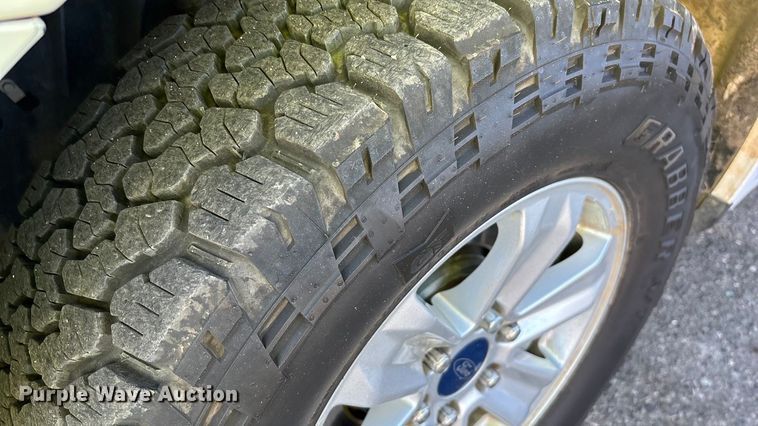 image for item ER7512 2019 Ford F150 XLT Crew Cab pickup truck