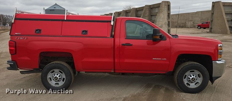 image for item ES2831 2018 Chevrolet Silverado 2500HD pickup truck