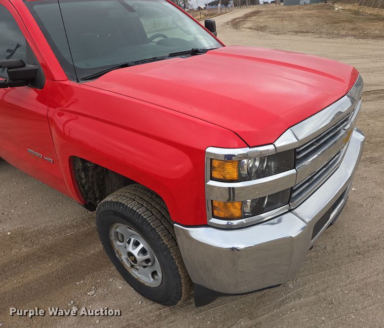 image for item ES2831 2018 Chevrolet Silverado 2500HD pickup truck