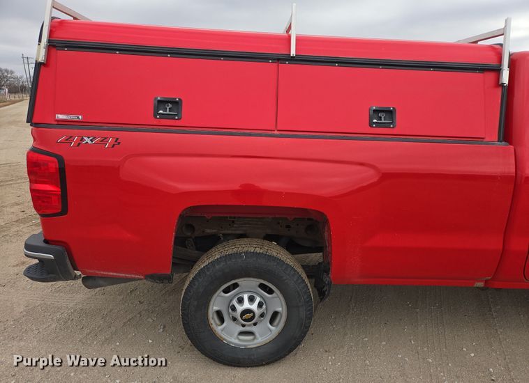 image for item ES2831 2018 Chevrolet Silverado 2500HD pickup truck