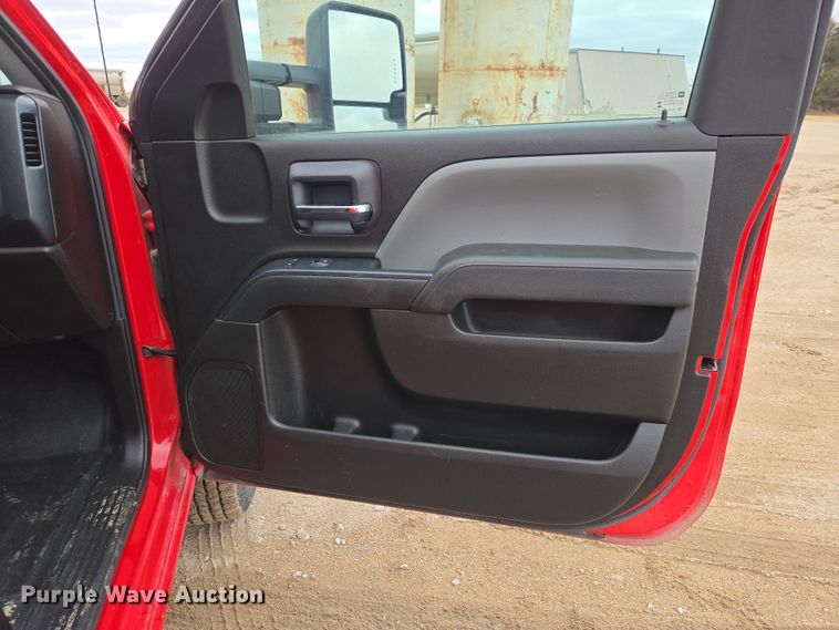 image for item ES2831 2018 Chevrolet Silverado 2500HD pickup truck