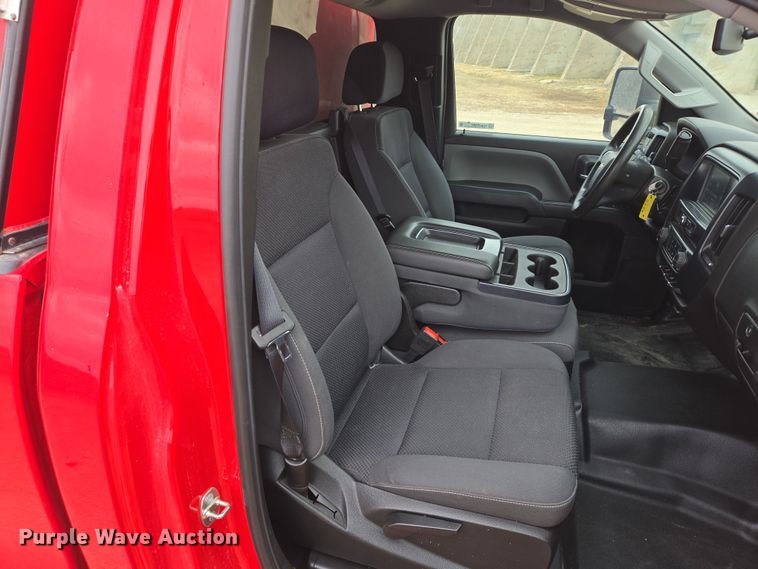 image for item ES2831 2018 Chevrolet Silverado 2500HD pickup truck