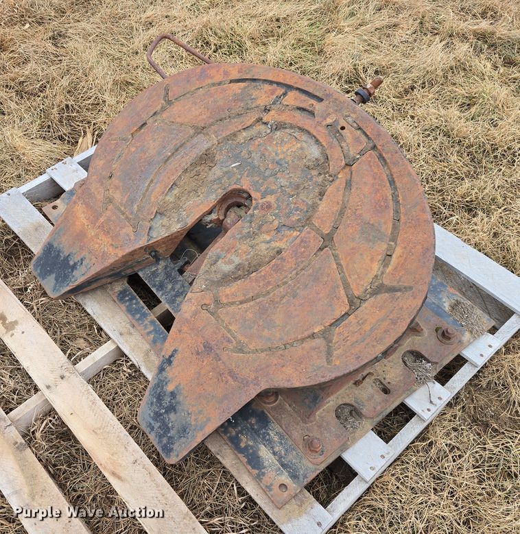 image for item ES2860 Holland fifth wheel plate