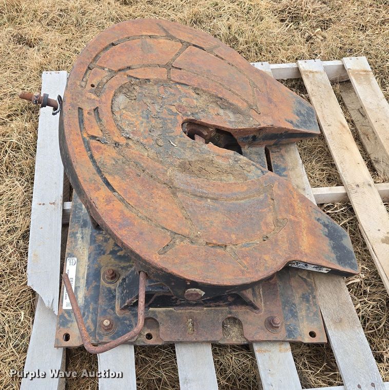 image for item ES2860 Holland fifth wheel plate