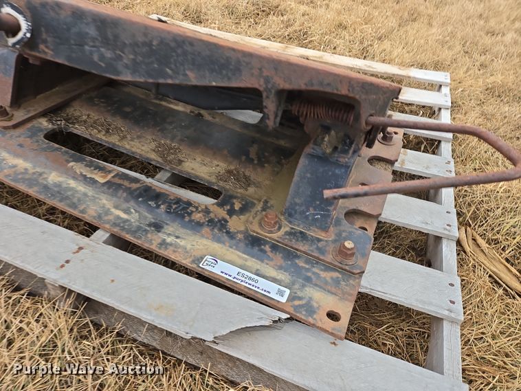 image for item ES2860 Holland fifth wheel plate